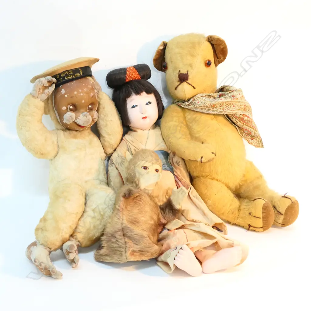 LOT TEDDY /ORIENTAL DOLL/PUPPET ETC Image 1++