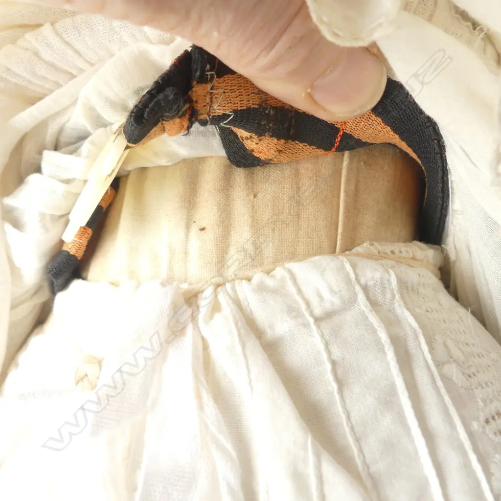 LG 1860S ANTIQUE CHINA SHOULDER HEAD DOLL, WITH MOULDED HEAD & HANDS, WOODEN FEET, H.640MM (INCL STAND) Image 1++