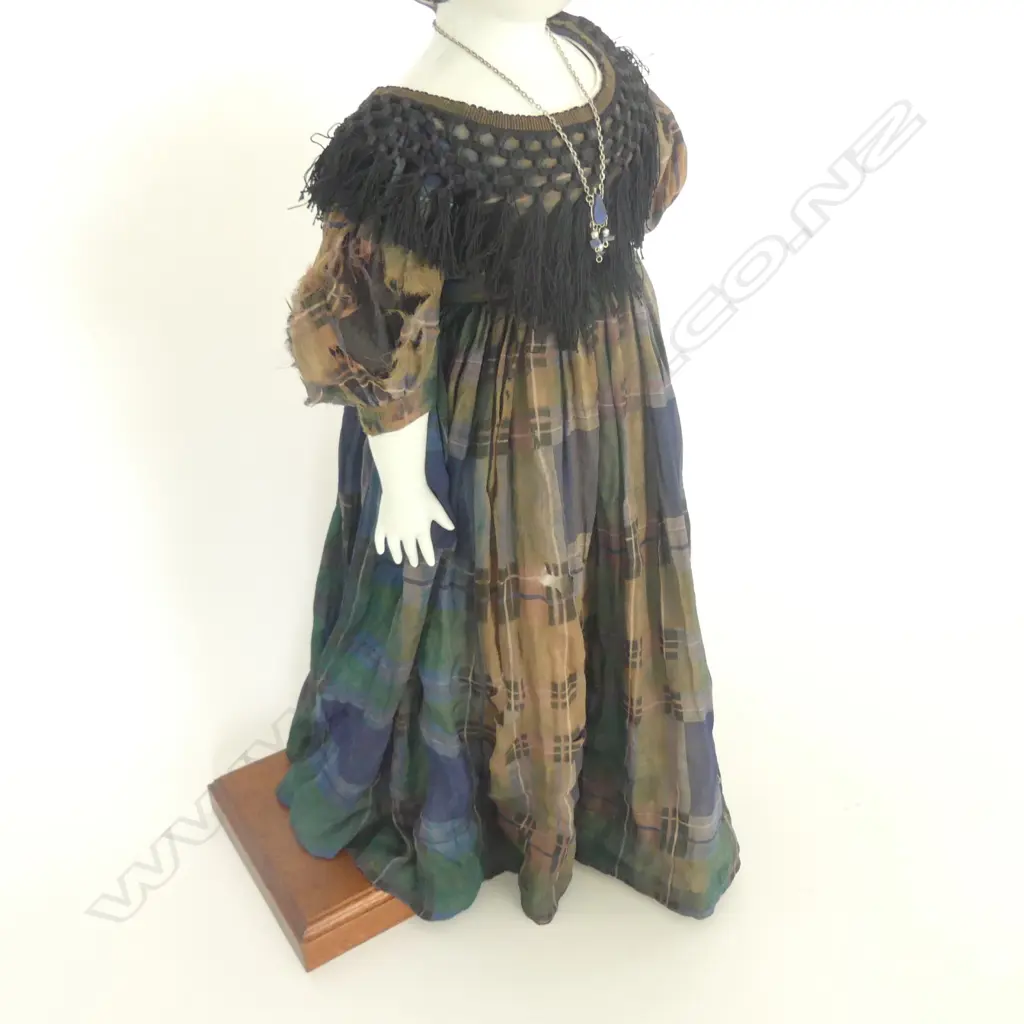 LG 1860S ANTIQUE CHINA SHOULDER HEAD DOLL, WITH MOULDED HEAD & HANDS, WOODEN FEET, H.640MM (INCL STAND) Image 1++