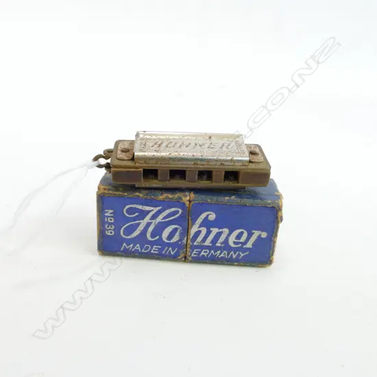 BOXED HOHNER NO 39 HARMONICA