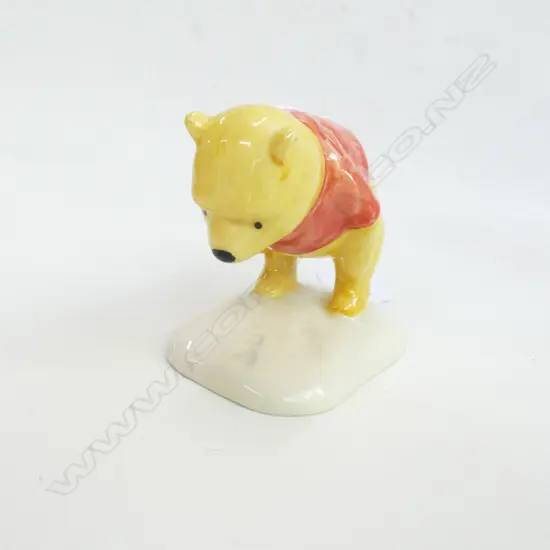 ROYAL DOULTON FIGURE WINNIE THE POOH AND THE PAW MARKS 