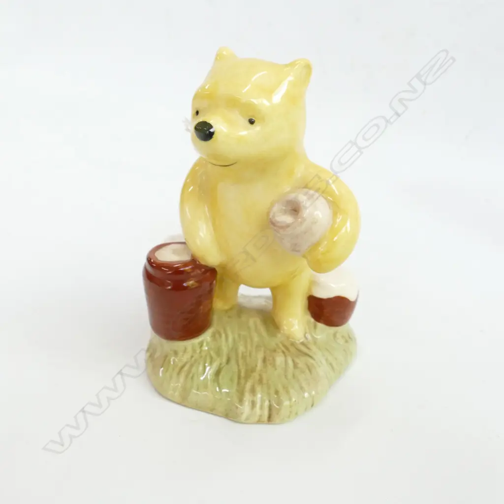 ROYAL DOULTON FIGURE POOH COUNTING THE HONEY POTS Image 1++