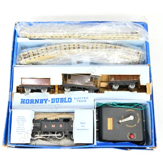 HORNBY LOCO, 3 CARRIAGES, TRACK, CONTROLLER ALL BOXED