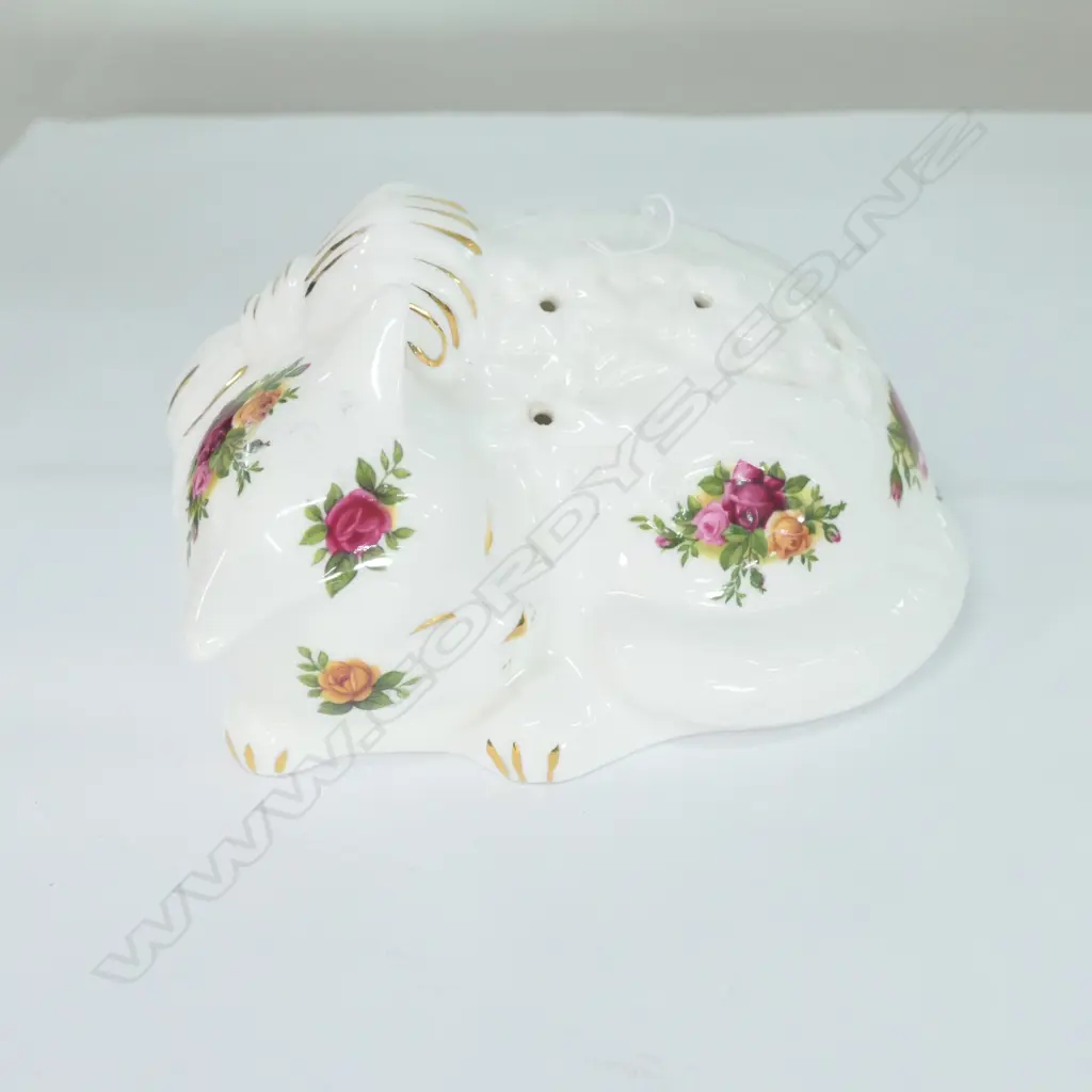 ROYAL ALBERT OLD COUNTRY ROSES CAT POMANDER Image 1++