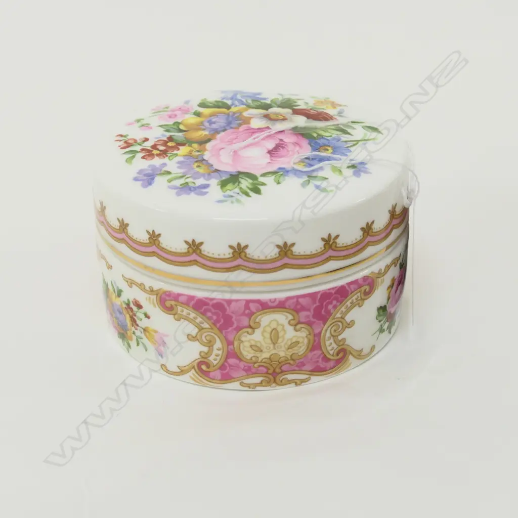 ROYAL ALBERT-LADY CALYLE TRINKET BOX Image 1++