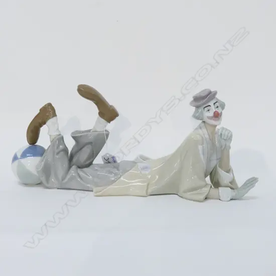 LLADRO LYING CLOWN FIGURINE 380MM L