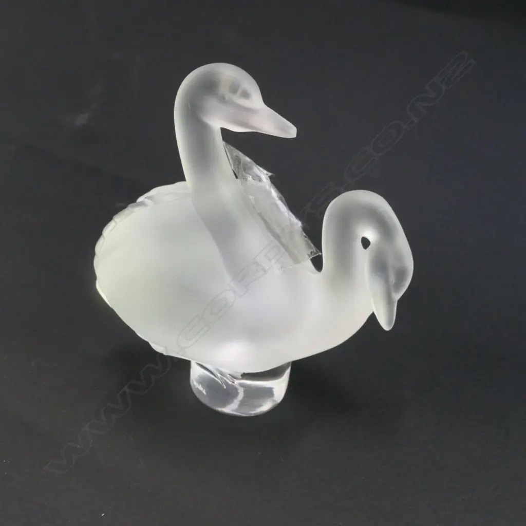 LALIQUE FIGURE OF 2 SWANS H 80 MM Image 1++