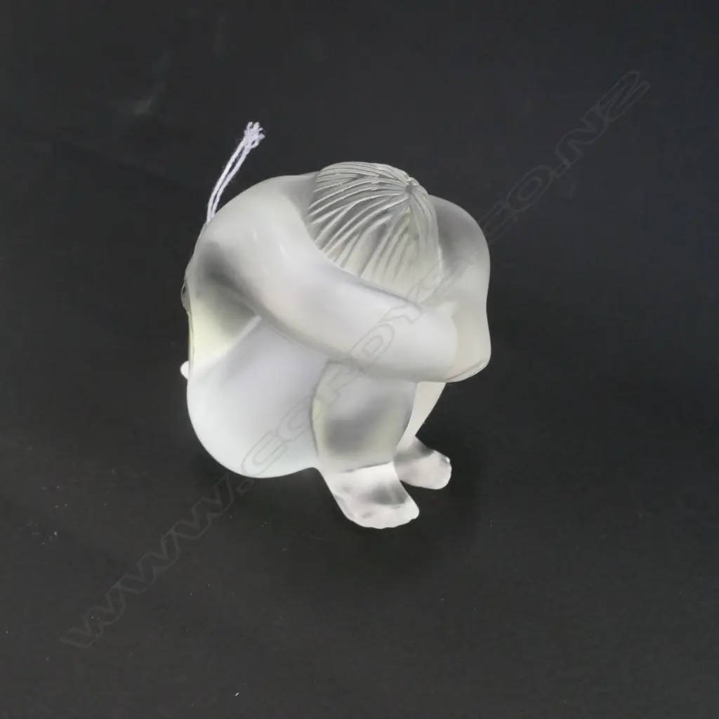 LALIQUE CROUCHING NUDE H 50 MM Image 1++