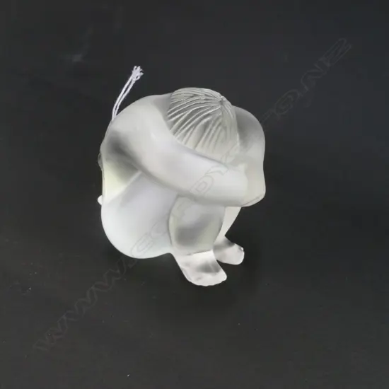 LALIQUE CROUCHING NUDE H 50 MM