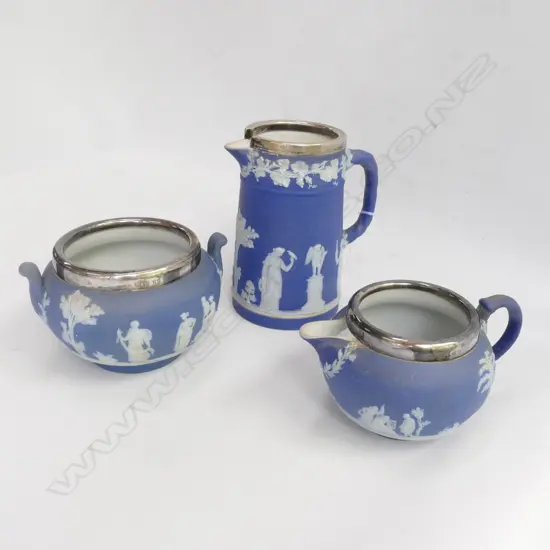 W/WOOD JASPERWARE JUG,CREAMER + SUGAR BOWL