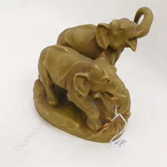 ROYAL DUX DOUBLE ELEPHANT GROUP H.168MM