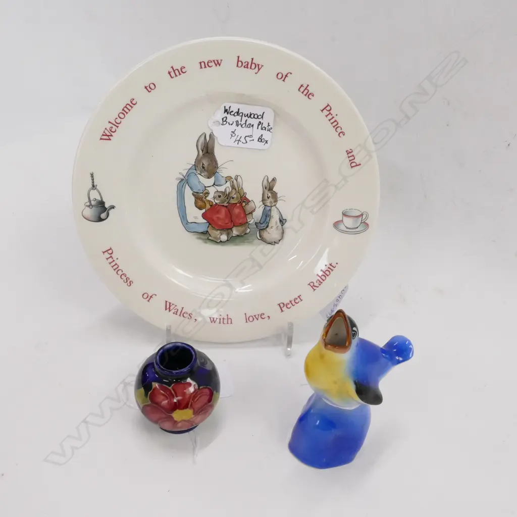DOULTON BIRD FIGURE (100MM), SM MOORCROFT VASE (45MM) & WEDGWOOD BIRTHDAY PLATE Image 1++