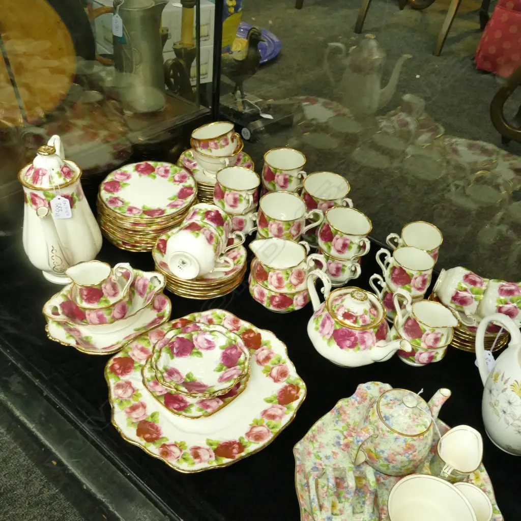 68 PCE OLD ENGLISH ROSE INCL. SMALL TEAPOT, COFFEEPOT, CREAMERS, ETC Image 1++