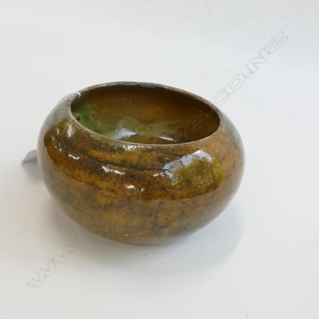 Briar Gardner small squat vase Image 1++