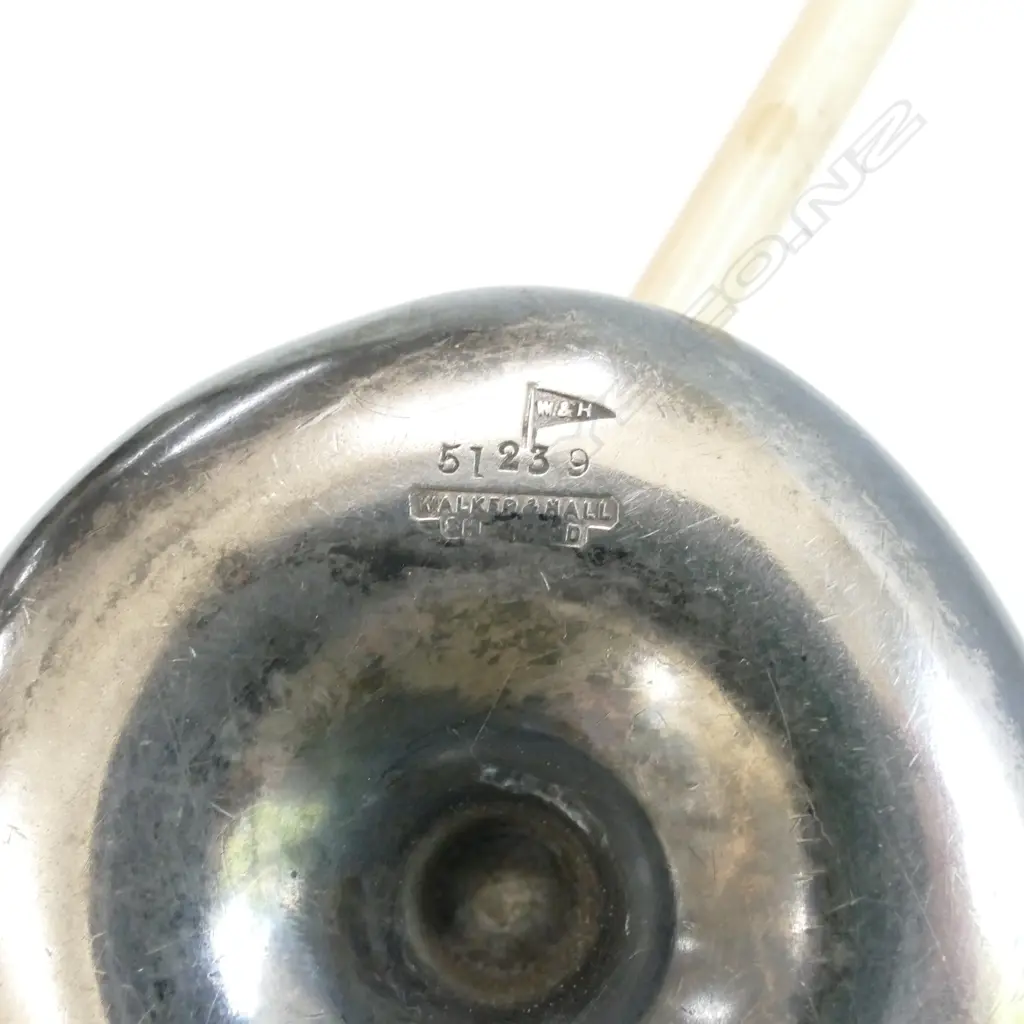 SILVER EGG CUP & SILVER & IVORY DIP PEN Image 1++