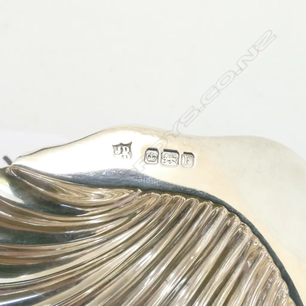 SILVER SHELL BONBON DISH, SHEFFIELD 1902, JAMES DEAKIN & SONS 36gm Image 1++
