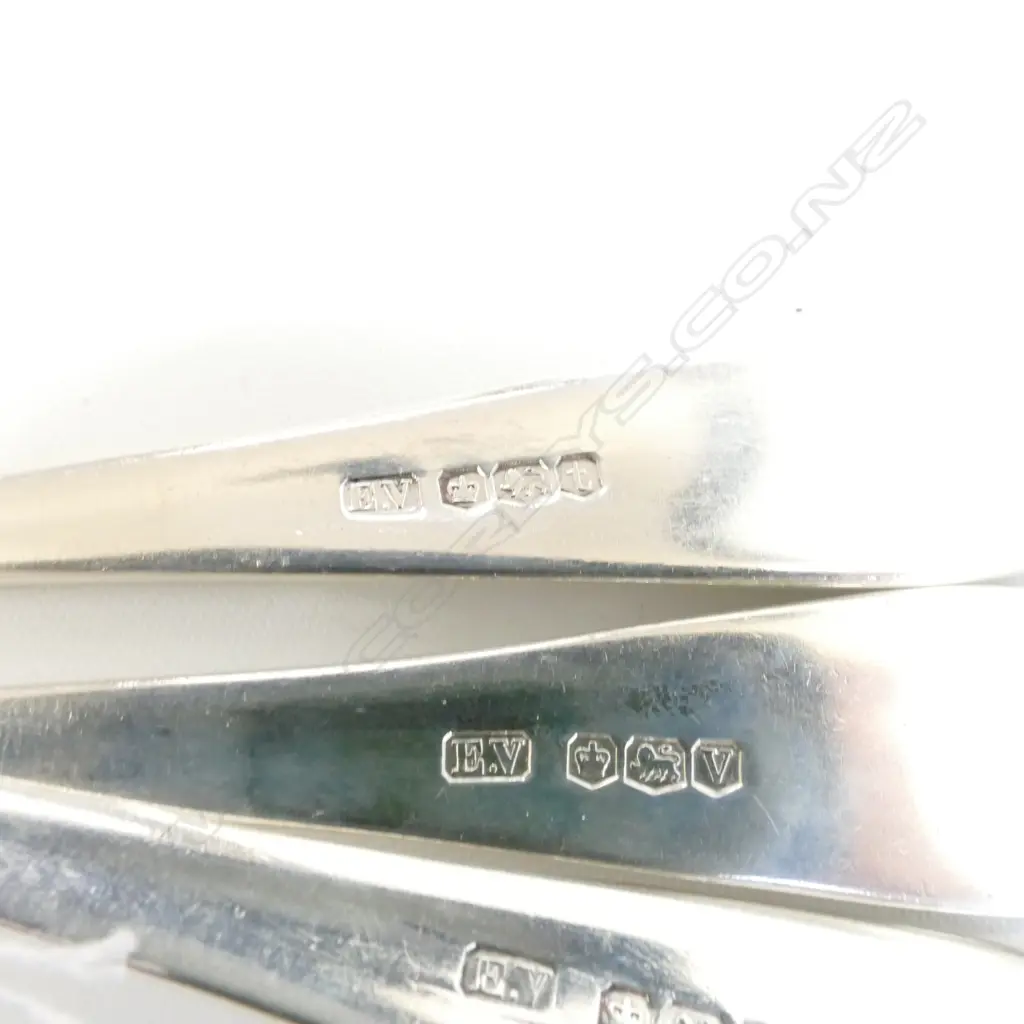 THREE SILVER SOUP SPOONS EMILE VINER, SHEFFIELD, 2 1938, 1 1936 138gm Image 1++