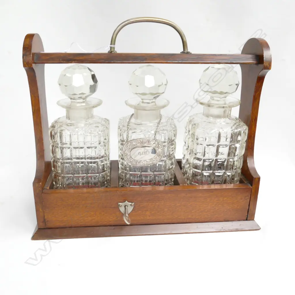 OAK TANTALUS WITH THREE DECANTERS (SOME CHIPS) & GIN DECANTER TICKET Image 1++