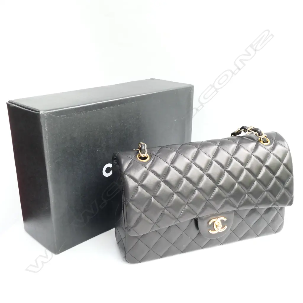 CHANEL HANDBAG DIAMOND STITCHED... Image 1++
