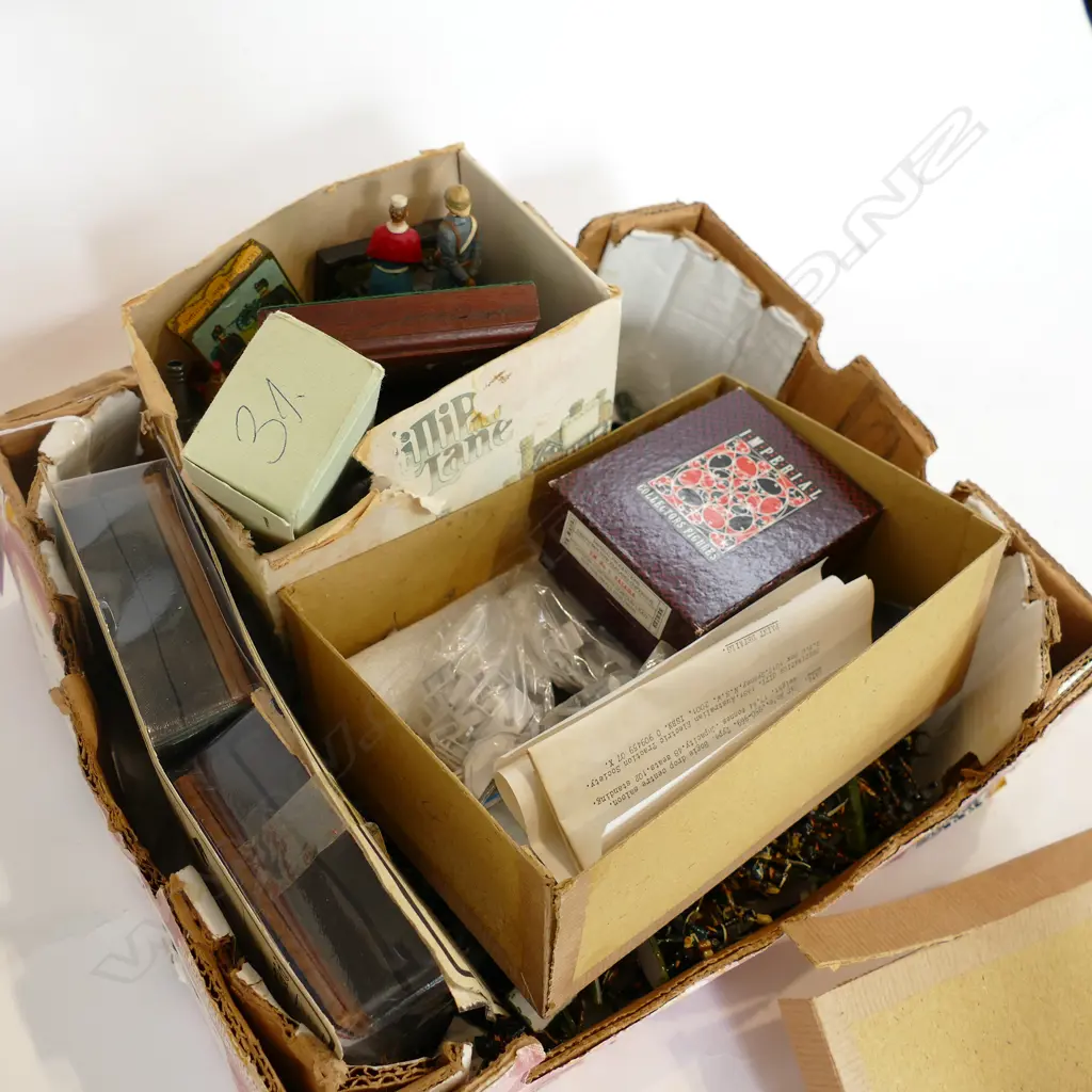 ASSORTED METAL TOY SOLDIERS & FIGURES AF Image 1++