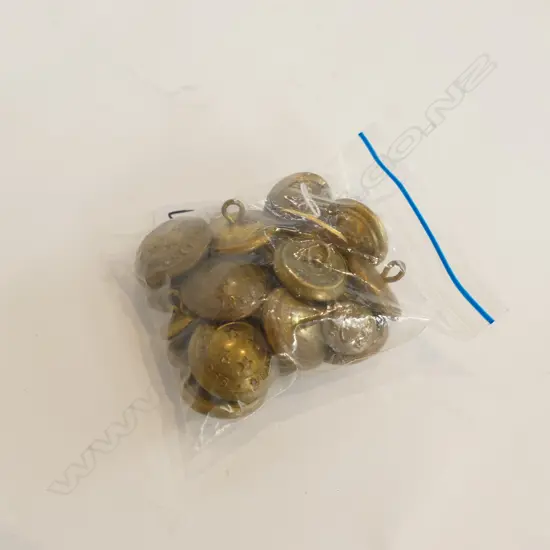 COLLECTION ON NZ FORCES BUTTONS