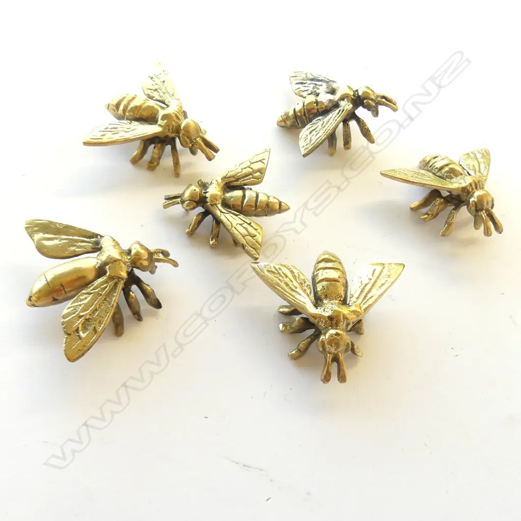 SIX SMALL BRASS BEES, L. 60MM Image 1++