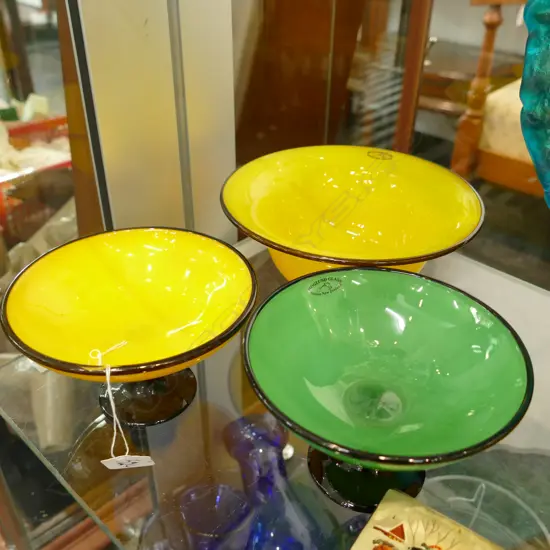 THREE HOGLUND GLASS BOWLS. YELLOW & GREEN Dia.175, 135 & 135mm