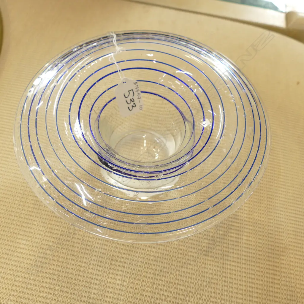 STUDIO GLASS HAND BLOWN TABLE VASE  Image 1++