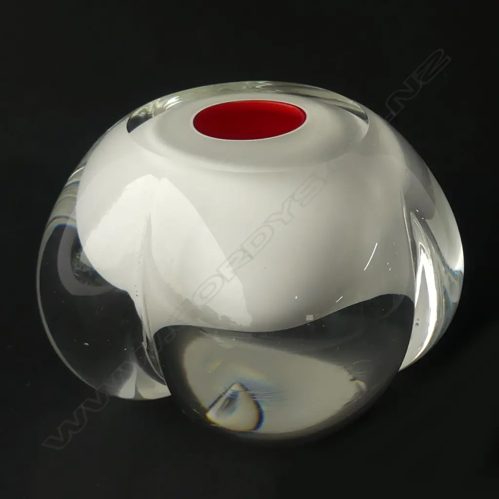 NZ STUDIO GLASS CANDLESTICK, ETCHED 'CSJ 2010 NZ', H. 80MM Image 1++