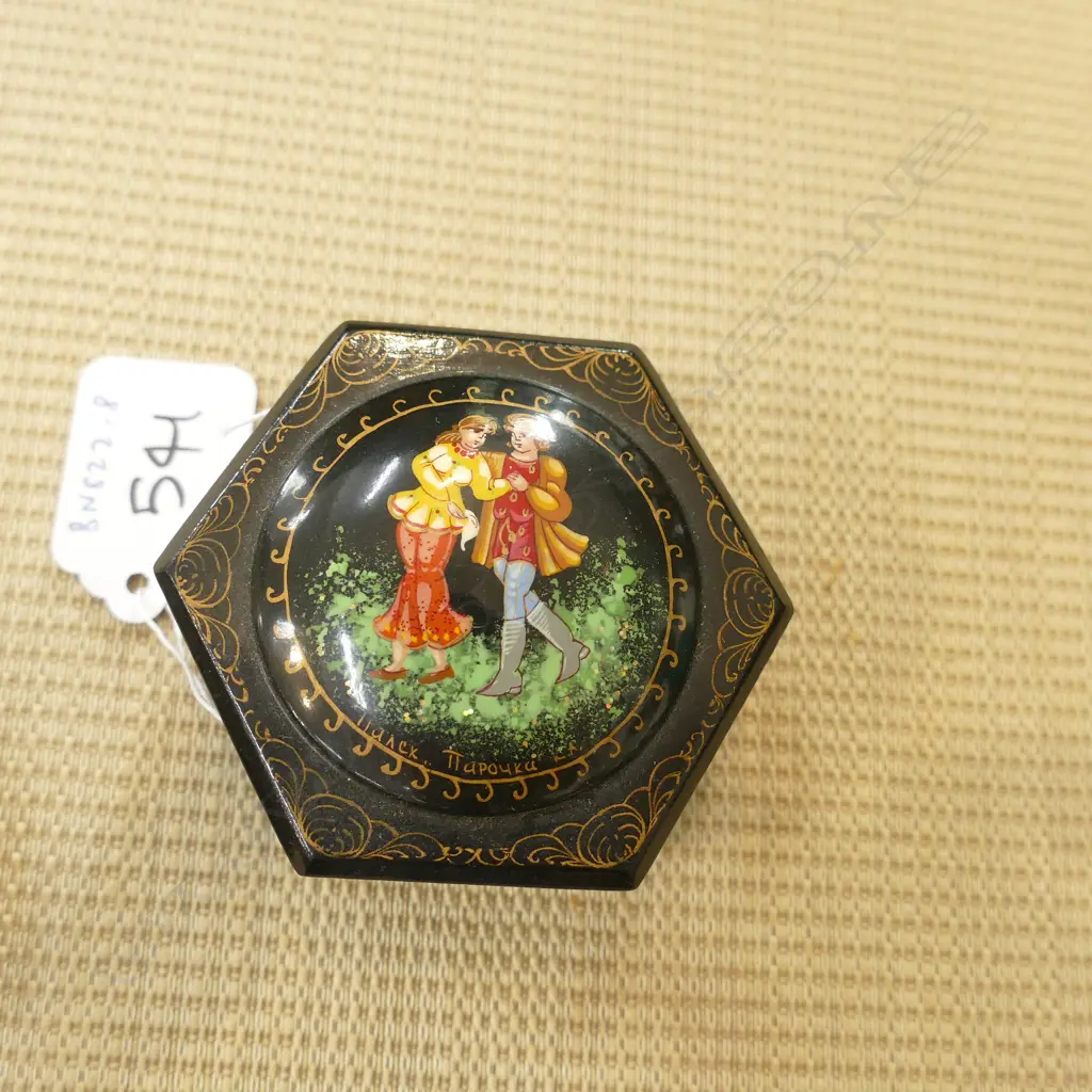 HEXAGONAL RUSSIAN HAND PAINTED LACQUER PAPIER MACHE BOX DECORATED WITH DANCING COUPLE. W.65mm Image 1++