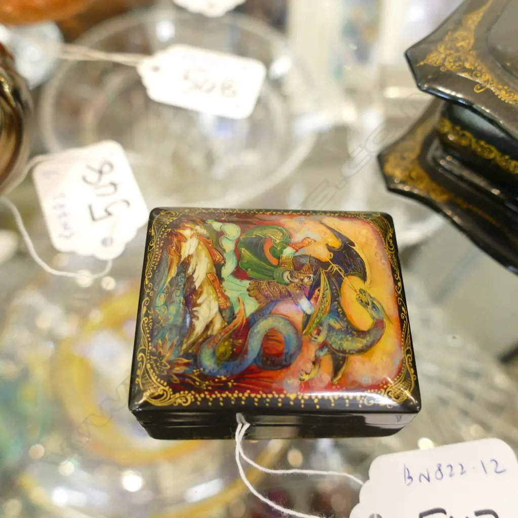 SMALL RUSSIAN HAND PAINTED LACQUER PAPIER MACHE BOX DECORATED WITH ST GEORGE & THE DRAGON. 50 X 40mm Image 1++