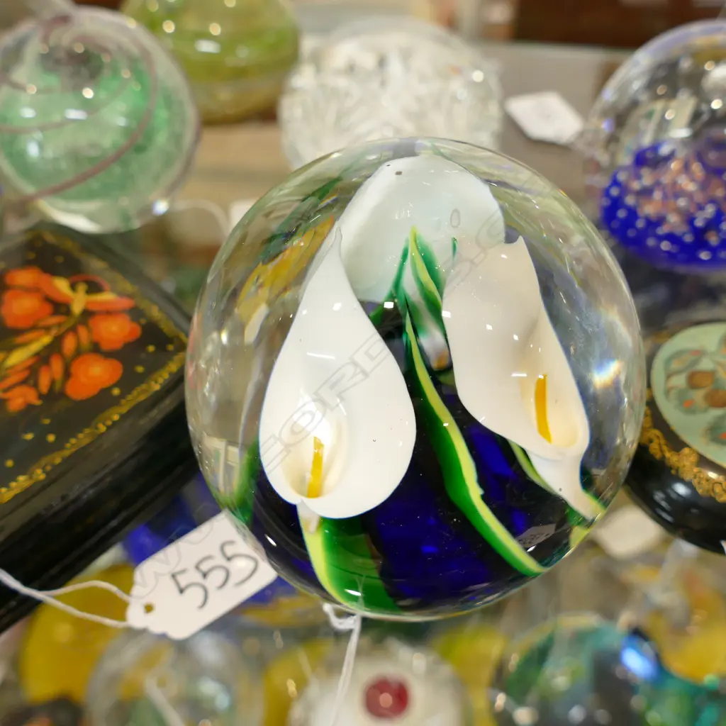 PETER RAOS PAPERWEIGHT - SIGNED AND DATED 1992 Image 1++