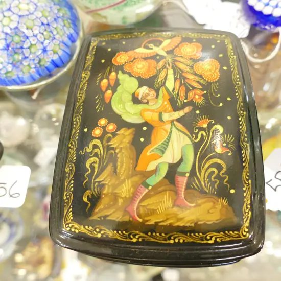 RUSSIAN HAND PAINTED LACQUER PAPIER MACHE BOX DECORATED WITH BOY & EXOTIC BIRD. 125 x 95mm