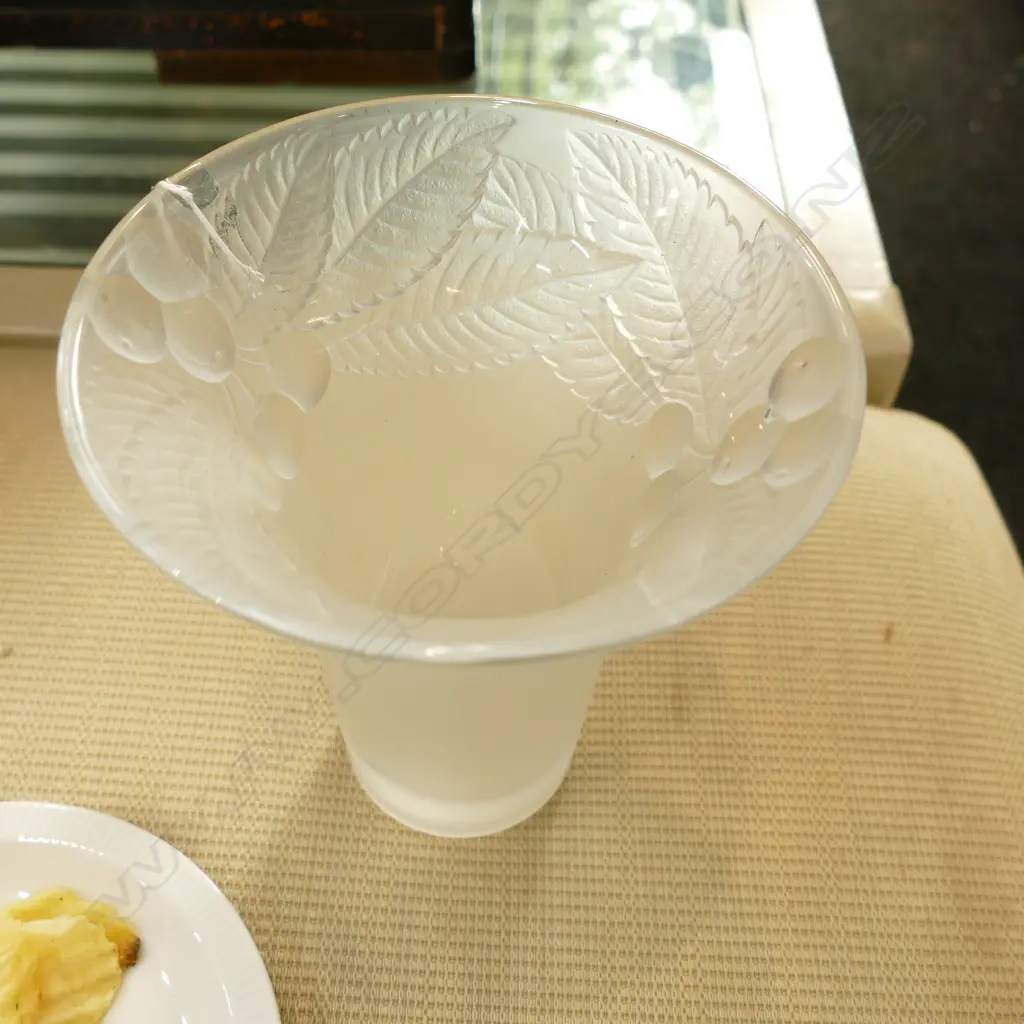 AFTER LALIQUE GLASS VASE  Image 1++