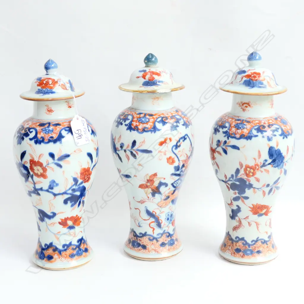 SET 3 19THC CHINESE IMARI LIDDED URNS A.F (18227) Image 1++