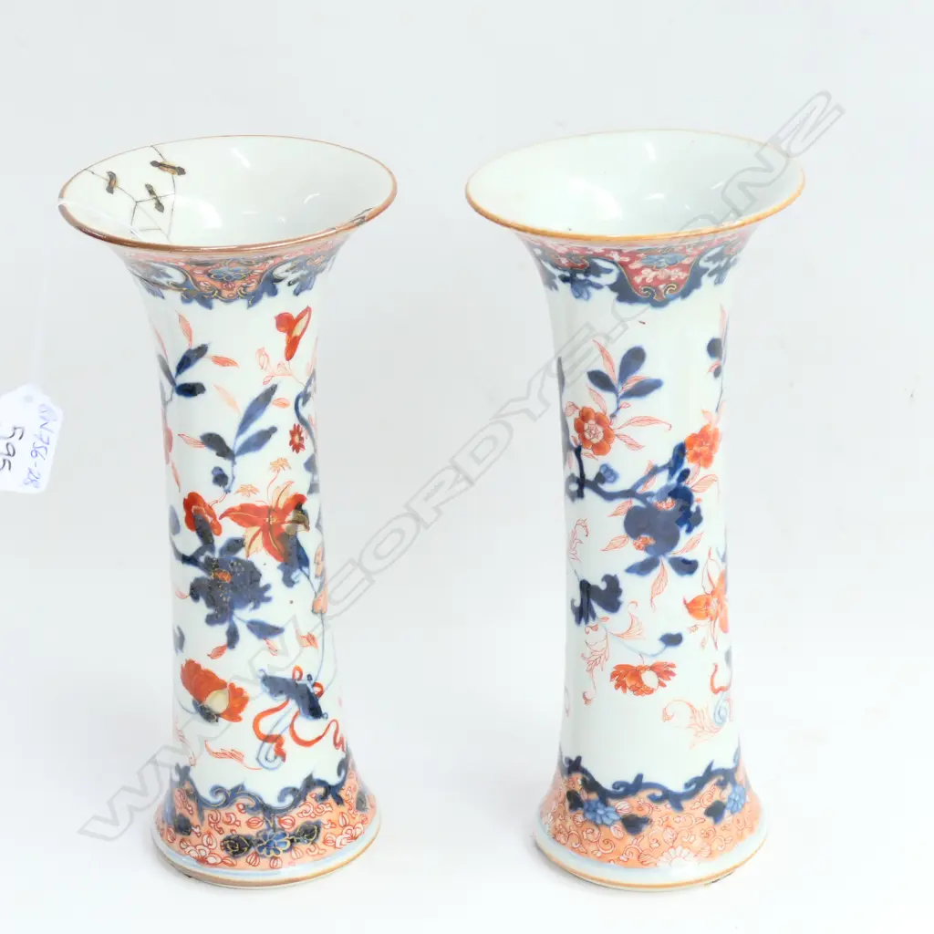 PR 19THC CHINESE IMARI FLARED VASES (18227) Image 1++