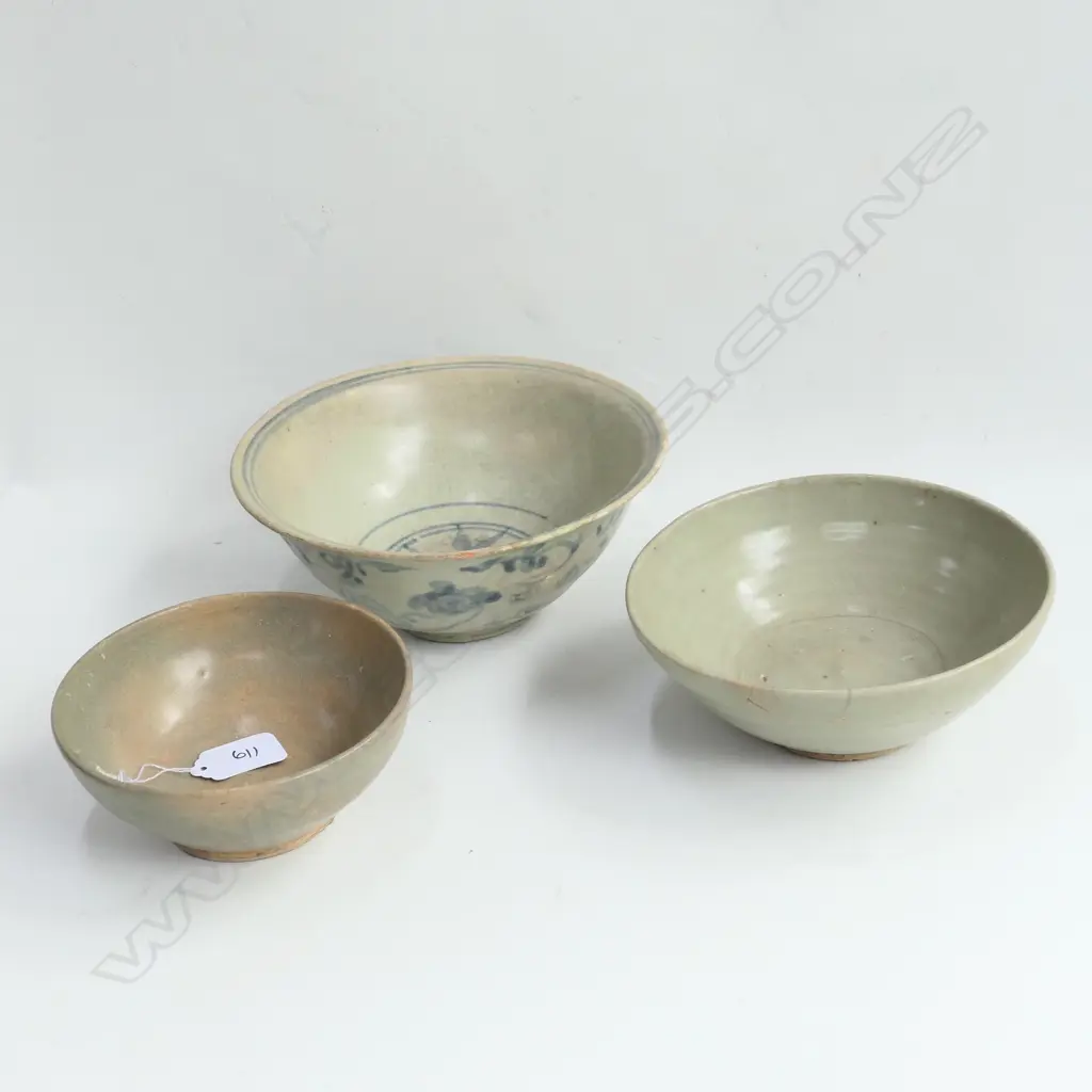 3 DARK CELADON BOWLS 190MM DIA PROVINCIAL CHINESE Image 1++