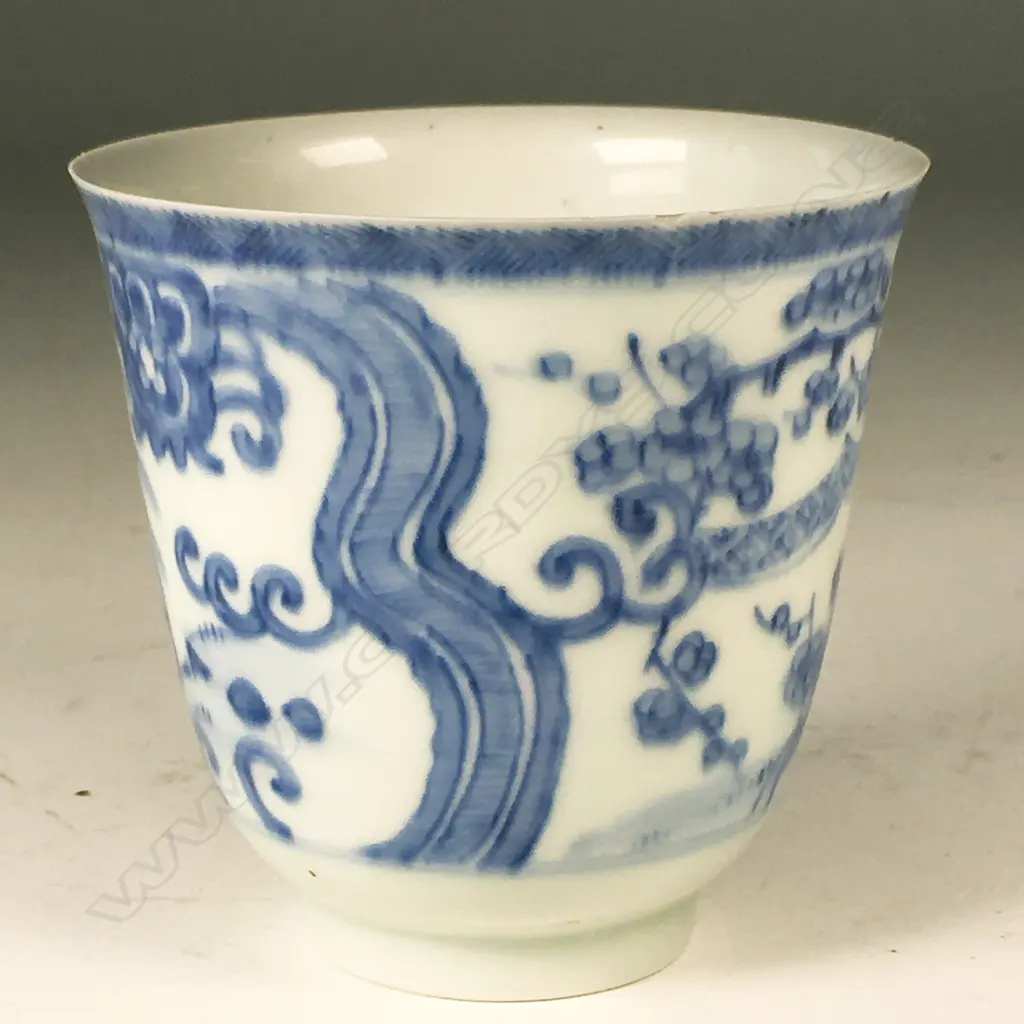 A fine porcelain beaker Image 1++