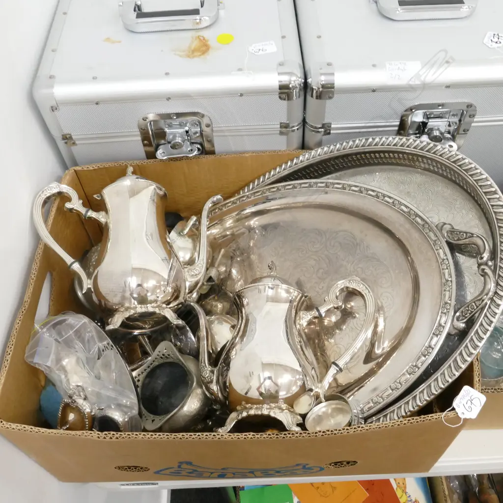 LOT EP TRAYS/COFFEE/TEA WARE ETC Image 1++