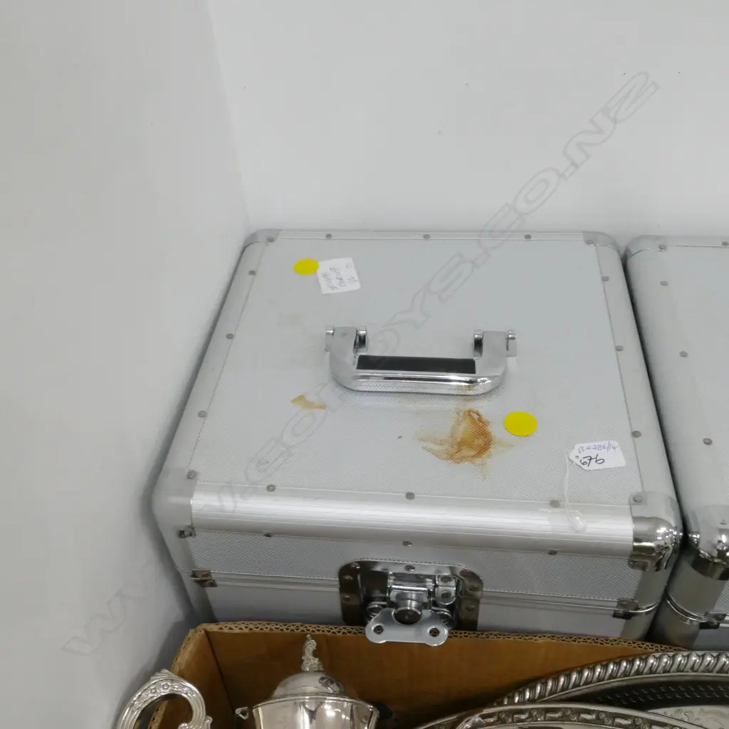 LOT OF ASST RECORDS WITH D.JS TRAVEL CASE Image 1++