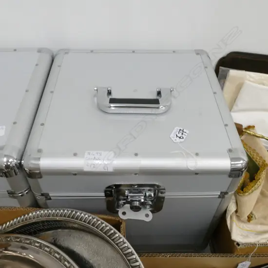 LOT OF ASST RECORDS WITH D.JS TRAVEL CASE