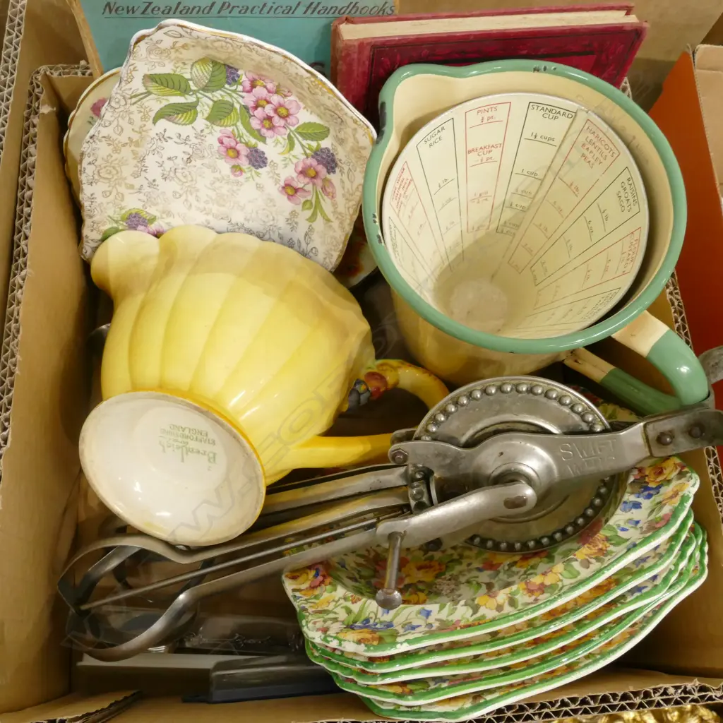 LOT BOOKS/KITCHEN/ CHINA ETC Image 1++