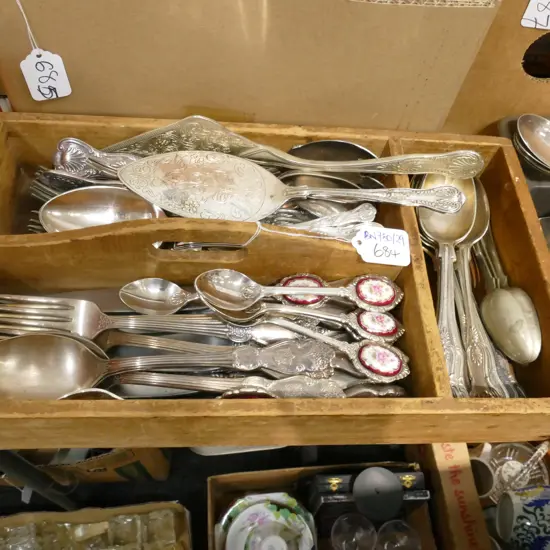 WOODEN TRAY & ASST CUTLERY INCL. KINGS PATTERN