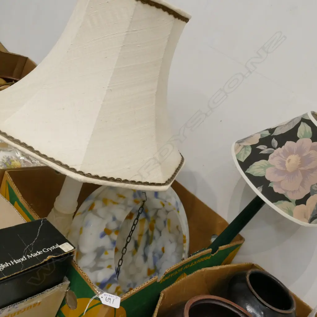 LOT ASST LAMPS/SHADES ETC Image 1++