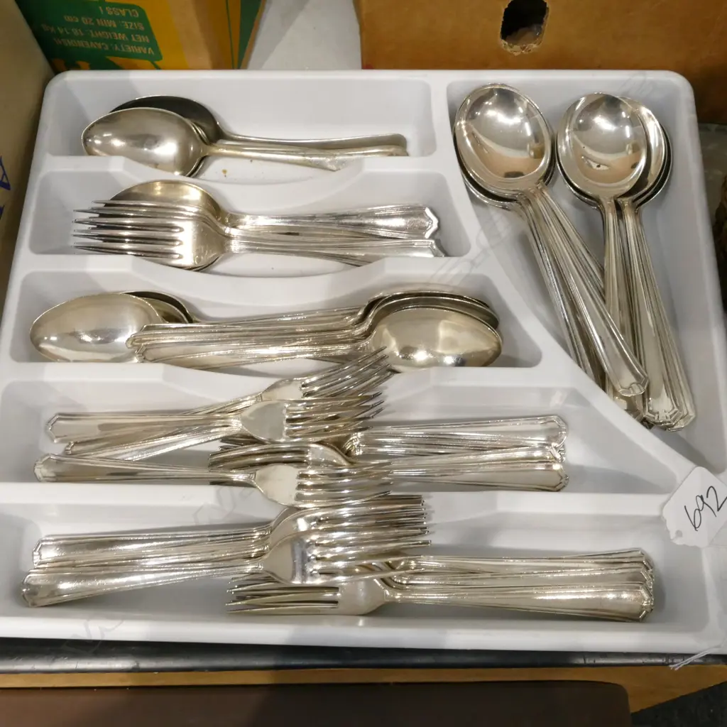 TRAY OF ART DECO CUTLERY GROSVENOR 'DELPHIC' Image 1++