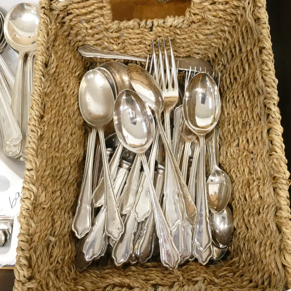 WALKER AND HALL DECO CUTLERY IN BASKET Image 1++