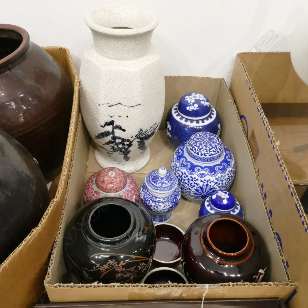 LOT ASST GINGER JARS / VASE ETC Image 1++