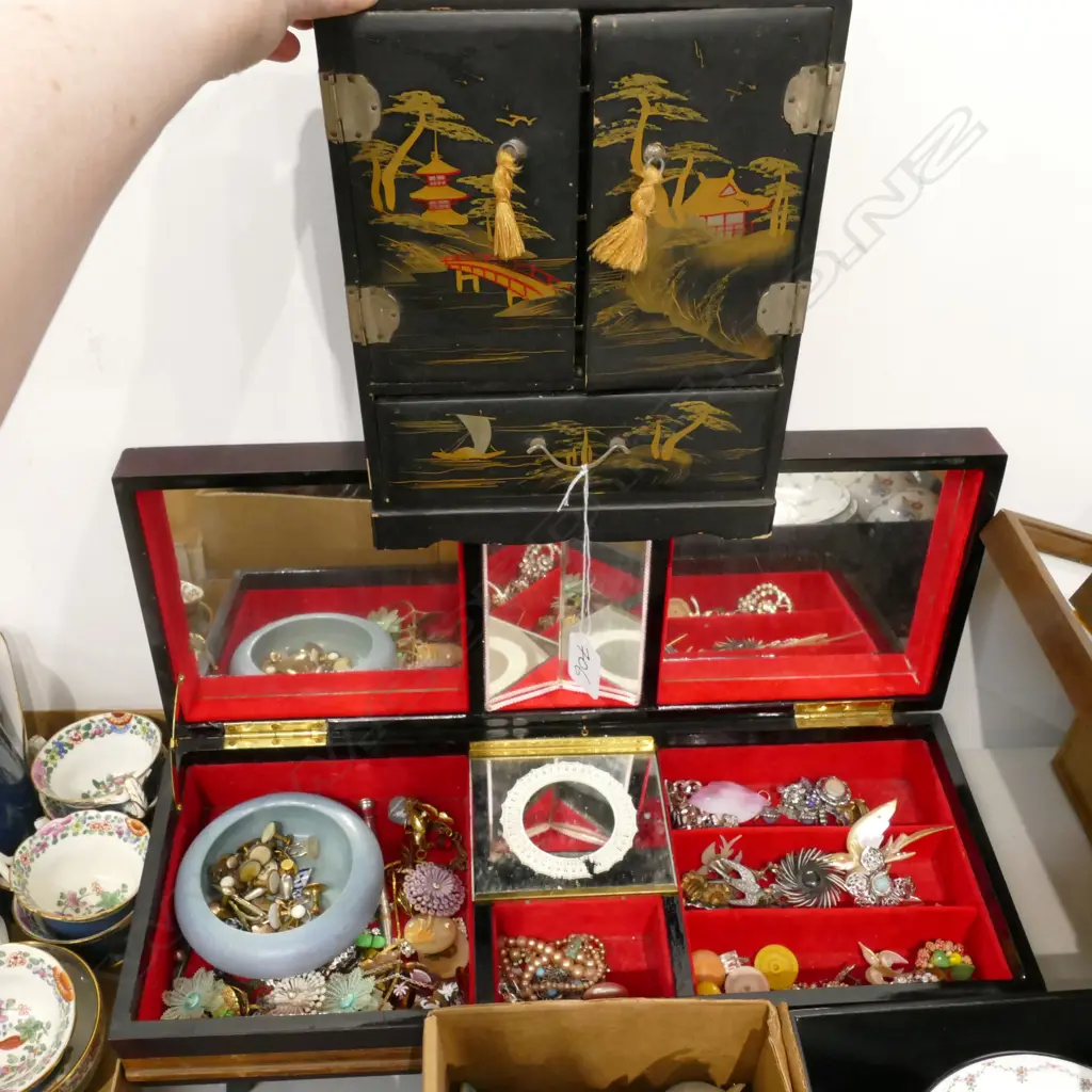 2 ORIENTAL JEWELLERY BOXES & COSTUME JEWELLERY  Image 1++