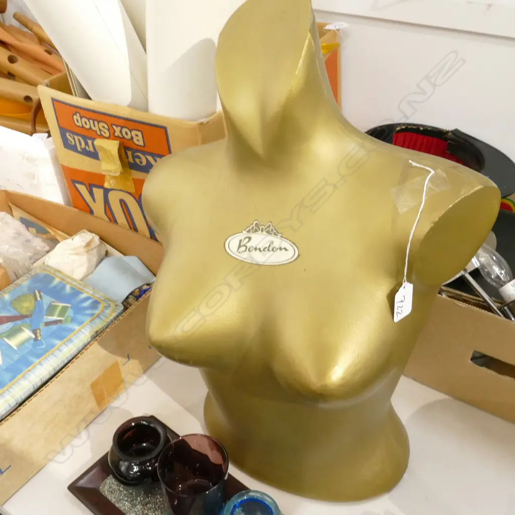 BENDON SHOP DISPLAY BUST Image 1++