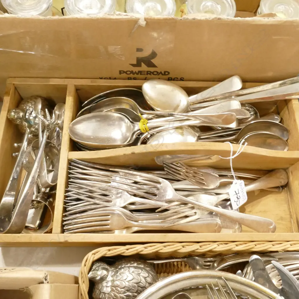 WOODEN TRAY OF VINTAGE CUTLERY 360MM L Image 1++